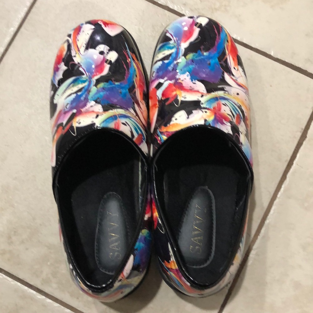 Savvy clogs